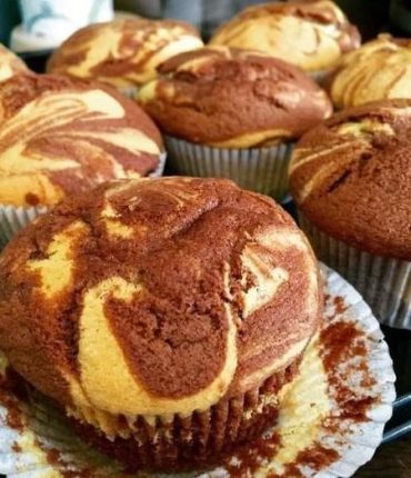 CHOCOLATE VANILLA MARBLE CUPCAKES