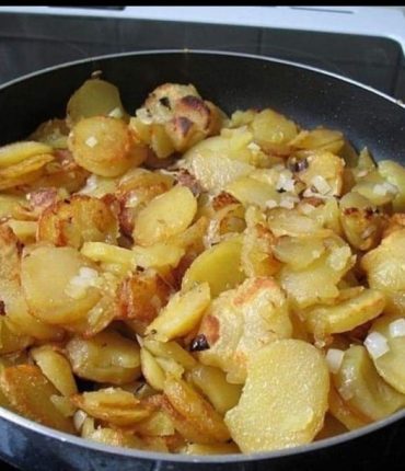 FRIED POTATOES AND ONIONS