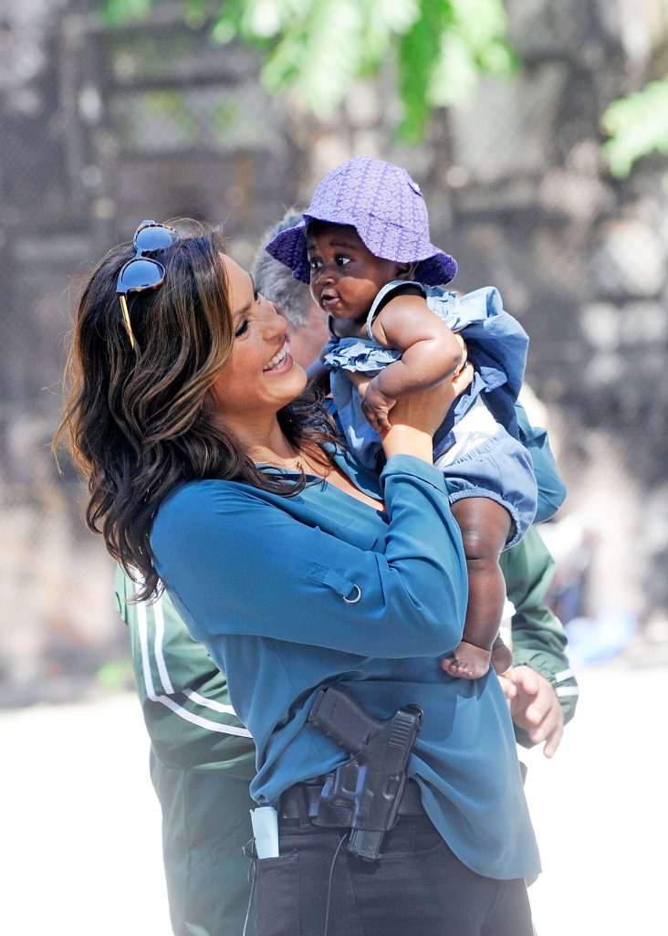 Mariska Hargitay, and Amaya Josephine Hermann on the "Law & Order SVU" set in New York City, 2011 | Source: Getty Images