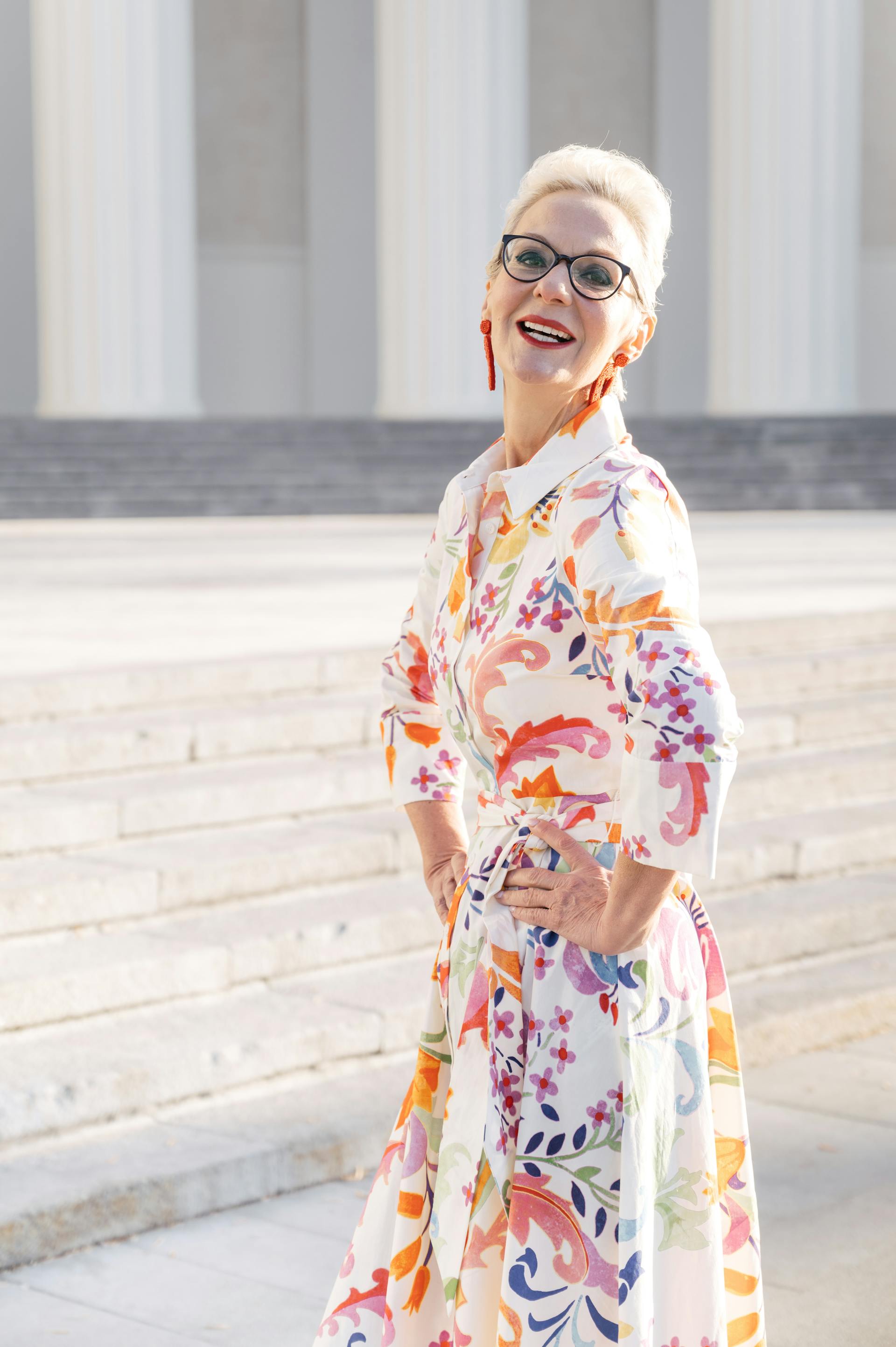 Older woman smiling with her hands on her hips | Source: Pexels